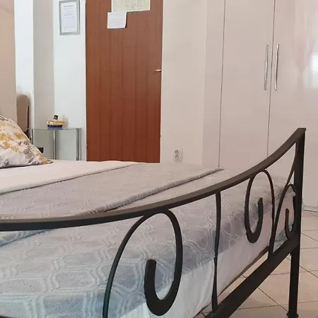 Dado Apartment Split