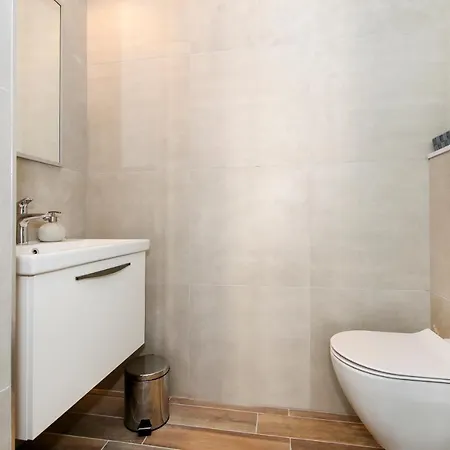 Apartment Dado
