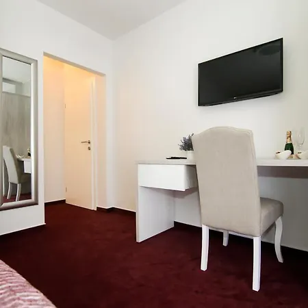 Apartment Dado