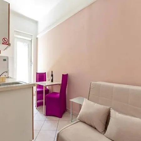 Apartment Dado Split