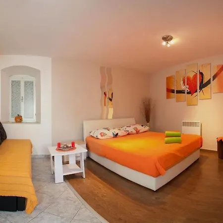 Apartment Dado Split