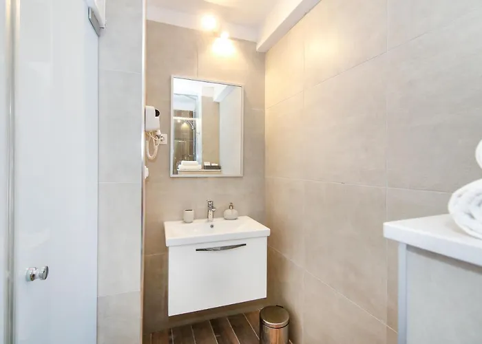 Dado Apartment Split