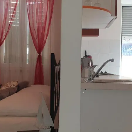 Dado Apartment Split