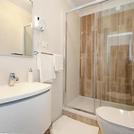 Apartment Dado Split