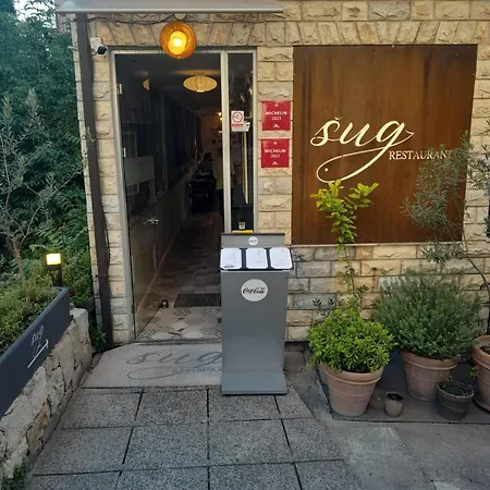 Apartment Dado Split