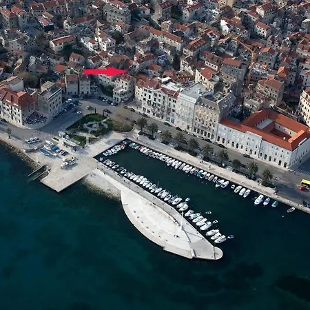 Apartment Dado Split